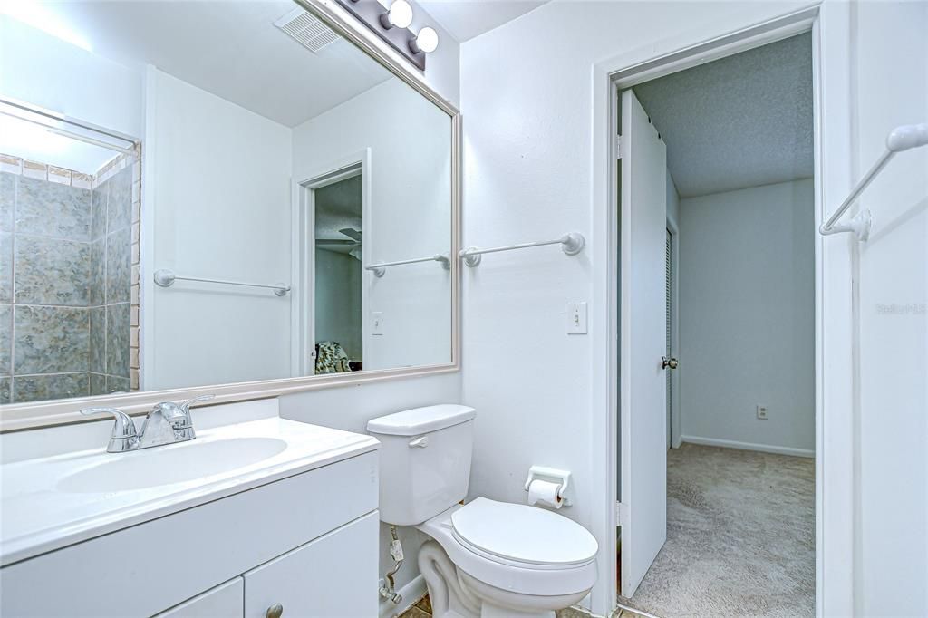 Active With Contract: $190,000 (2 beds, 1 baths, 896 Square Feet)