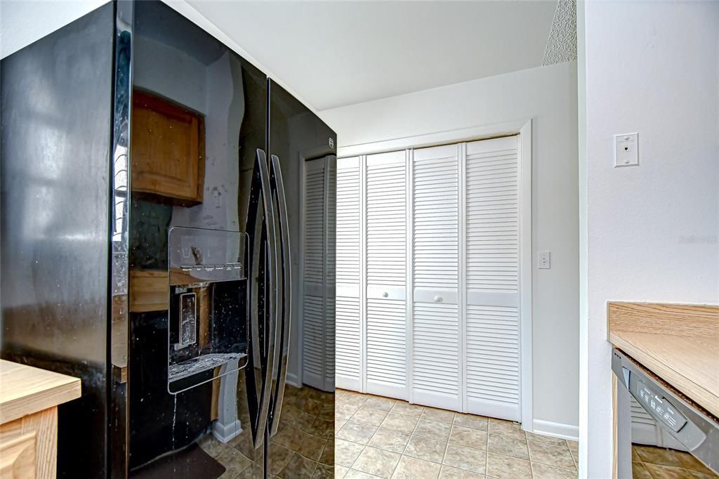 Active With Contract: $190,000 (2 beds, 1 baths, 896 Square Feet)