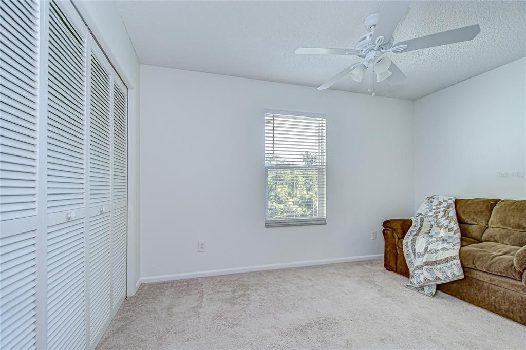 Active With Contract: $190,000 (2 beds, 1 baths, 896 Square Feet)