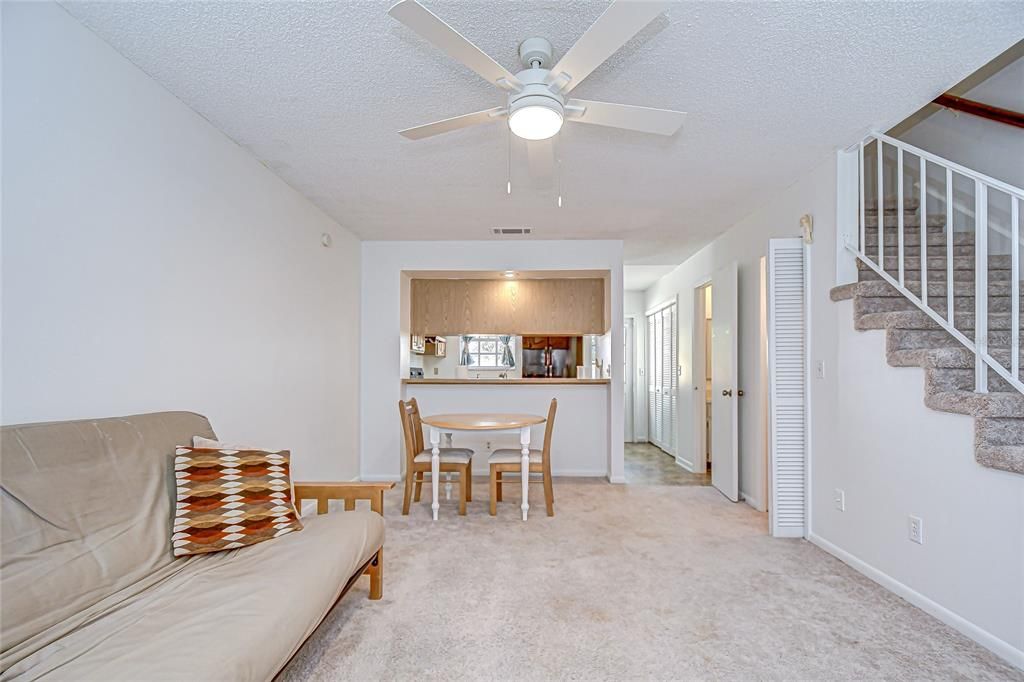 Active With Contract: $190,000 (2 beds, 1 baths, 896 Square Feet)
