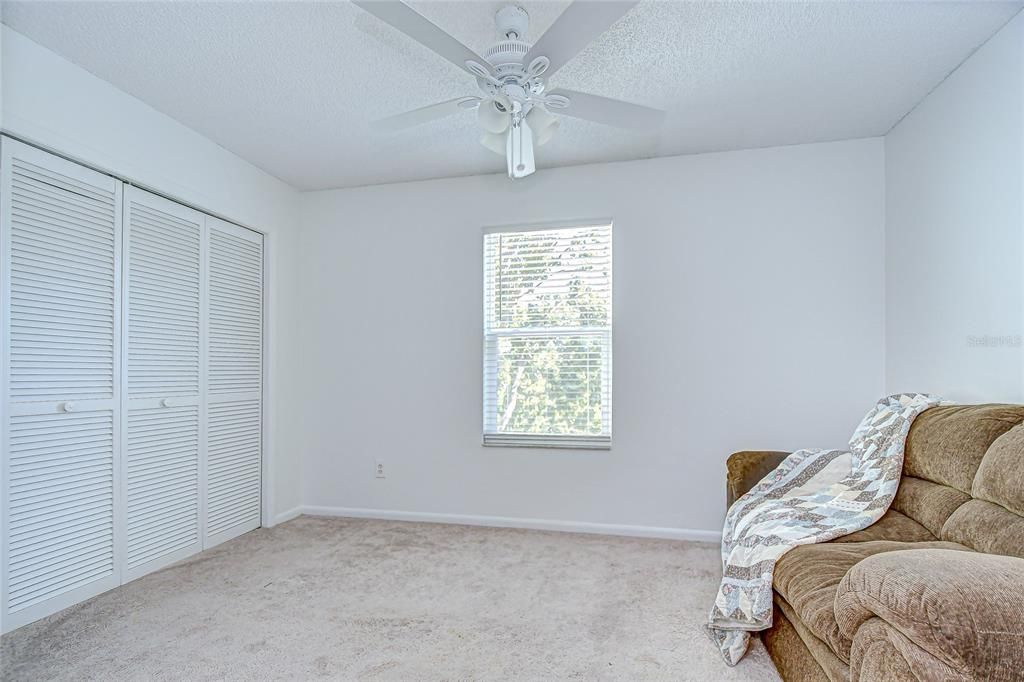 Active With Contract: $190,000 (2 beds, 1 baths, 896 Square Feet)