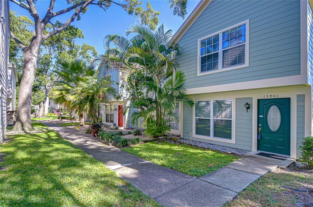 Active With Contract: $190,000 (2 beds, 1 baths, 896 Square Feet)