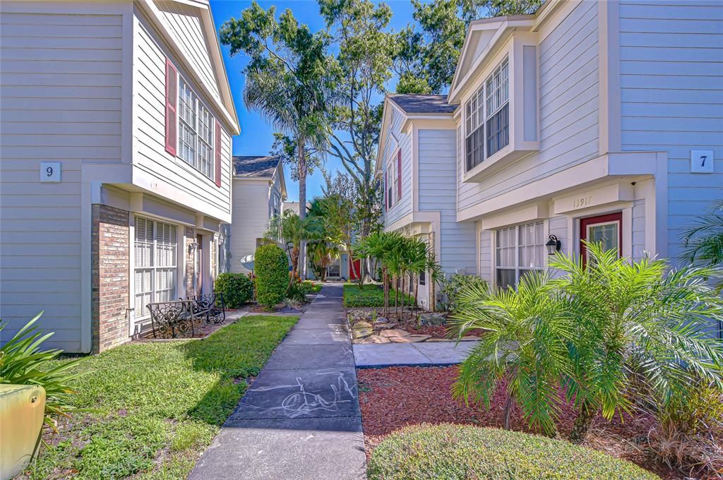 Active With Contract: $190,000 (2 beds, 1 baths, 896 Square Feet)