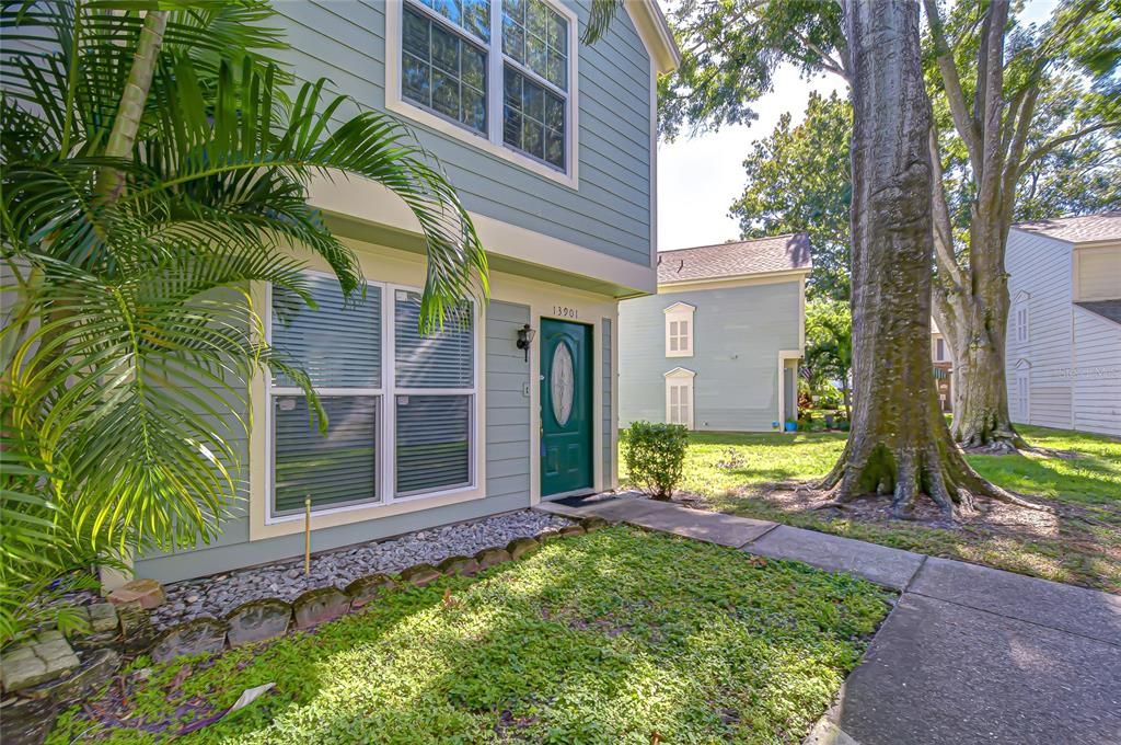 Active With Contract: $190,000 (2 beds, 1 baths, 896 Square Feet)