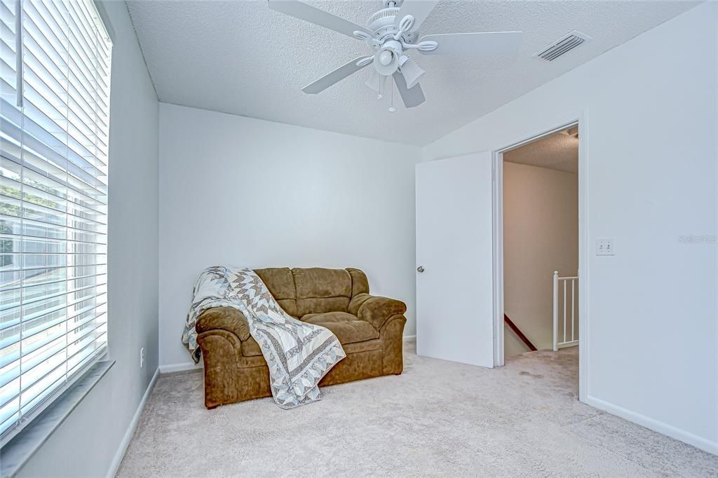Active With Contract: $190,000 (2 beds, 1 baths, 896 Square Feet)