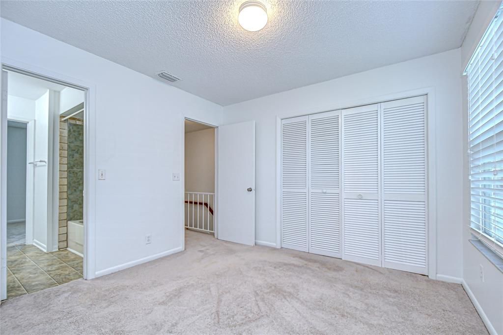 Active With Contract: $190,000 (2 beds, 1 baths, 896 Square Feet)