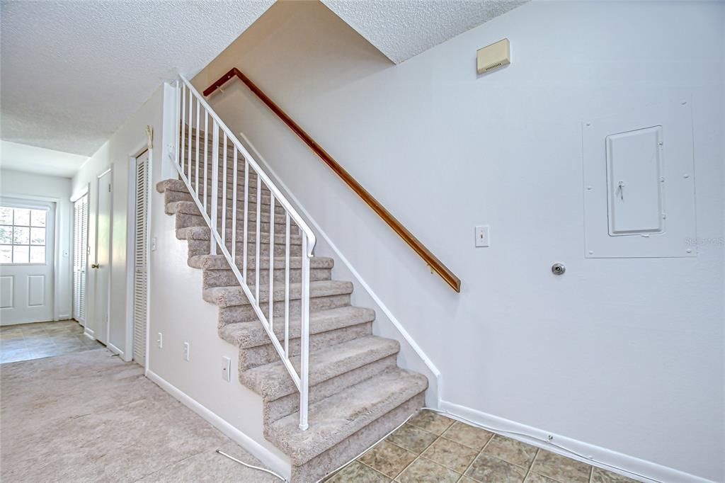 Active With Contract: $190,000 (2 beds, 1 baths, 896 Square Feet)