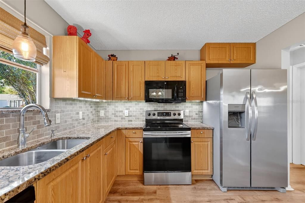 Под контрактом: $345,000 (3 спален, 2 ванн, 1392 Квадратных фут)