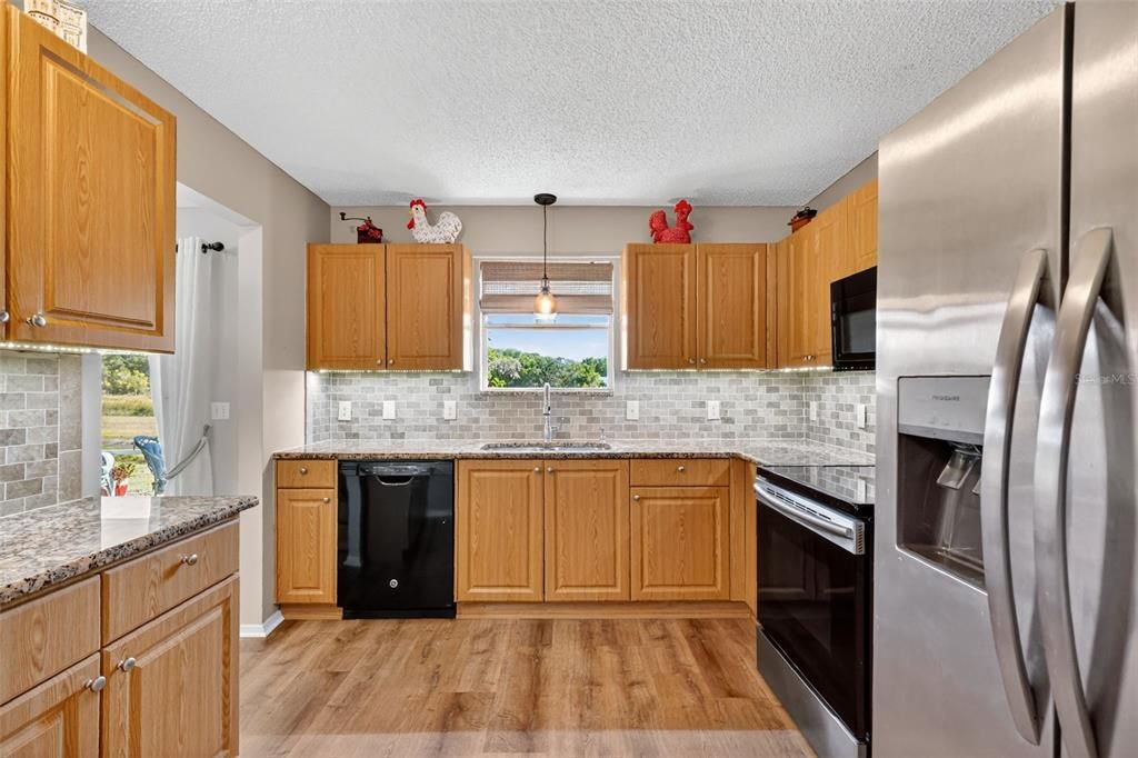 Под контрактом: $345,000 (3 спален, 2 ванн, 1392 Квадратных фут)