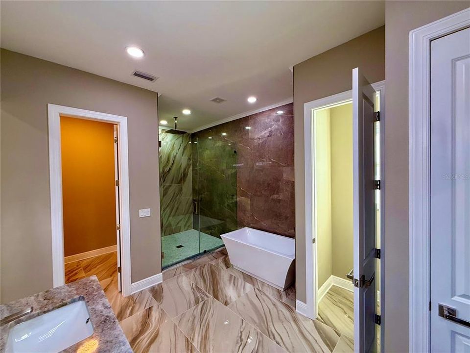 На продажу: $560,000 (4 спален, 2 ванн, 1978 Квадратных фут)