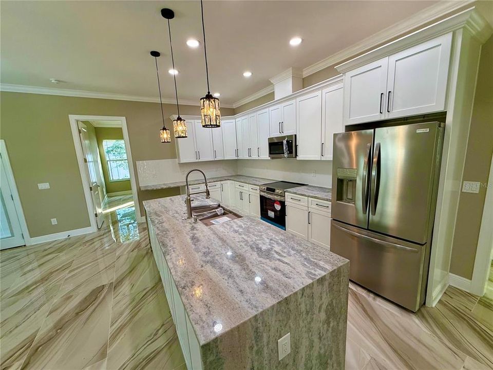 На продажу: $560,000 (4 спален, 2 ванн, 1978 Квадратных фут)