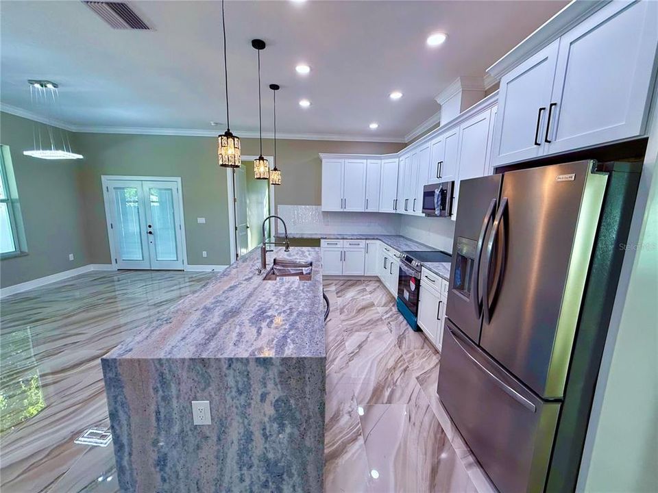 На продажу: $560,000 (4 спален, 2 ванн, 1978 Квадратных фут)