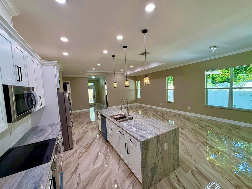 На продажу: $560,000 (4 спален, 2 ванн, 1978 Квадратных фут)