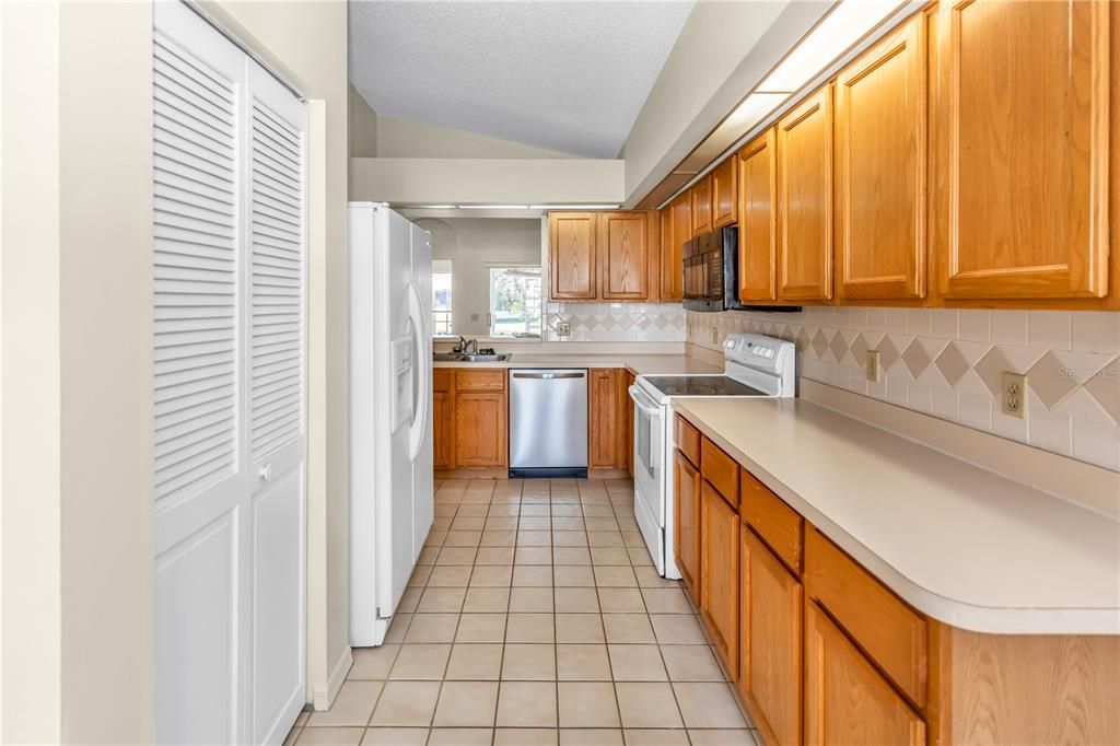 For Rent: $2,495 (3 beds, 2 baths, 1420 Square Feet)