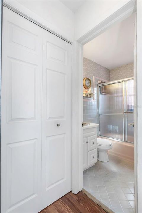 For Sale: $349,900 (2 beds, 1 baths, 1078 Square Feet)