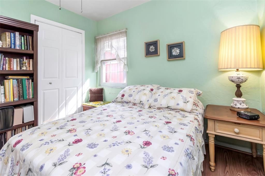 For Sale: $349,900 (2 beds, 1 baths, 1078 Square Feet)