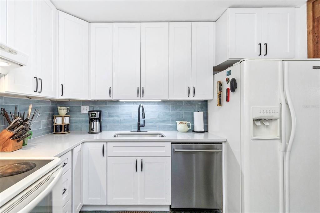 For Sale: $349,900 (2 beds, 1 baths, 1078 Square Feet)