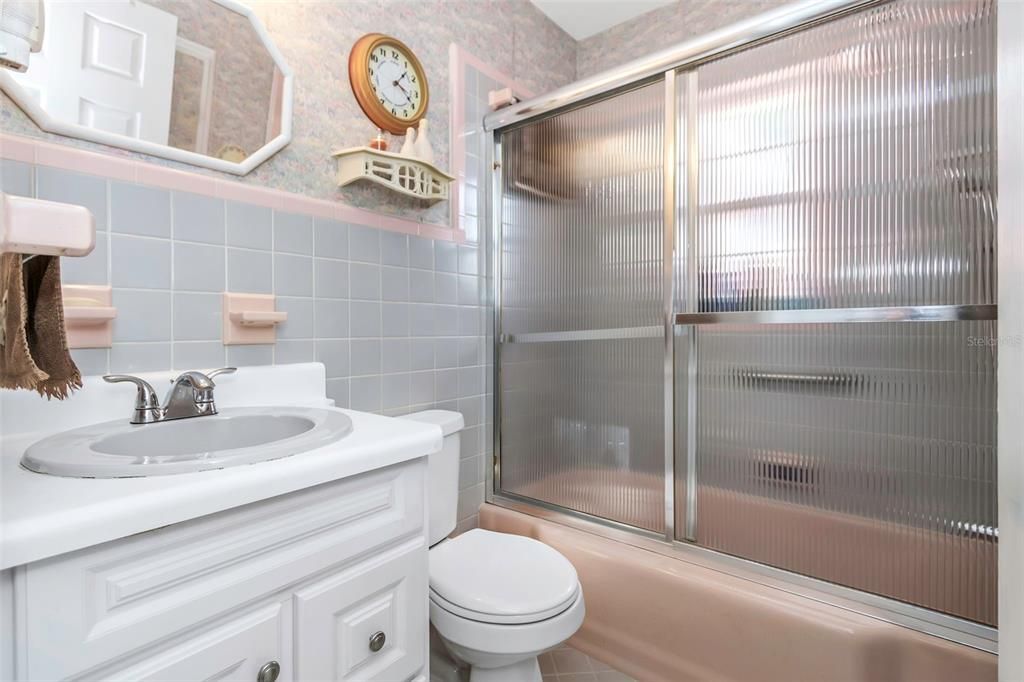 For Sale: $349,900 (2 beds, 1 baths, 1078 Square Feet)