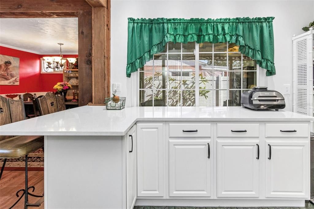 For Sale: $349,900 (2 beds, 1 baths, 1078 Square Feet)