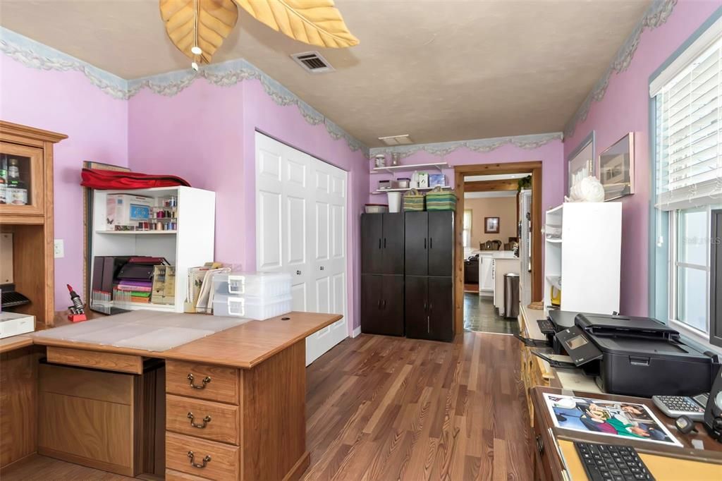 For Sale: $349,900 (2 beds, 1 baths, 1078 Square Feet)