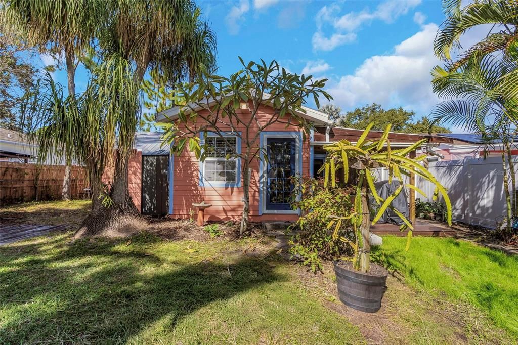 For Sale: $349,900 (2 beds, 1 baths, 1078 Square Feet)