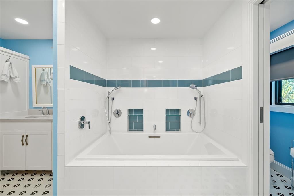 For Sale: $8,700,000 (3 beds, 3 baths, 3485 Square Feet)