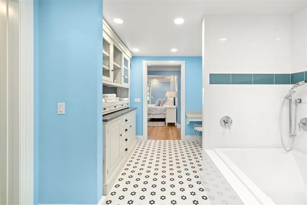 For Sale: $8,700,000 (3 beds, 3 baths, 3485 Square Feet)