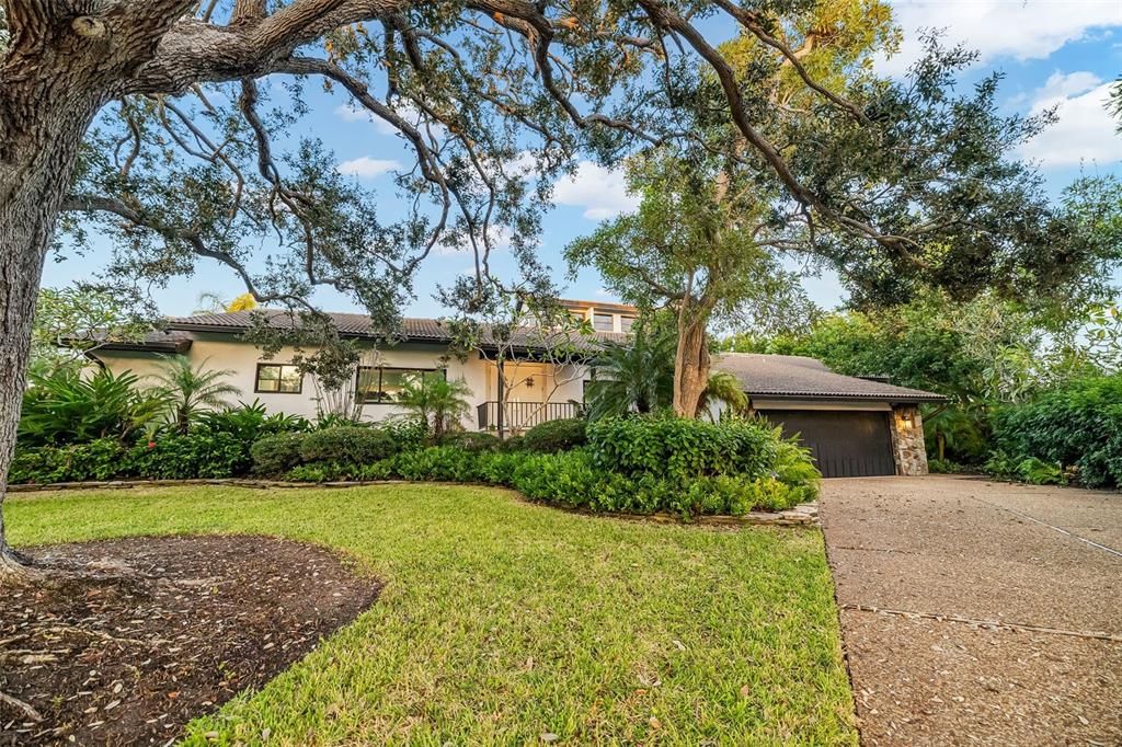 For Sale: $8,700,000 (3 beds, 3 baths, 3485 Square Feet)