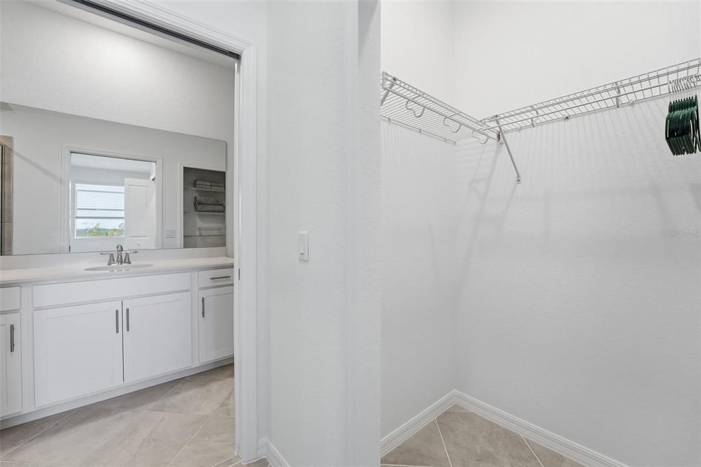 En Venta: $239,000 (2 camas, 2 baños, 1123 Pies cuadrados)