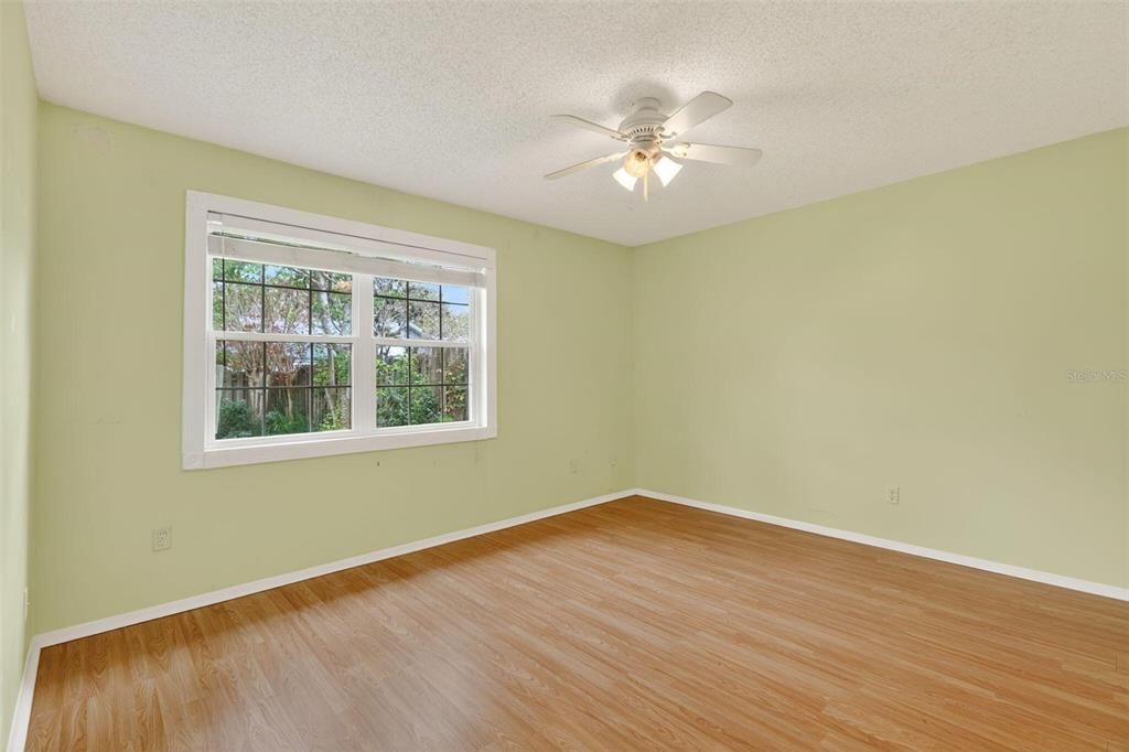 Active With Contract: $199,900 (2 beds, 2 baths, 1104 Square Feet)