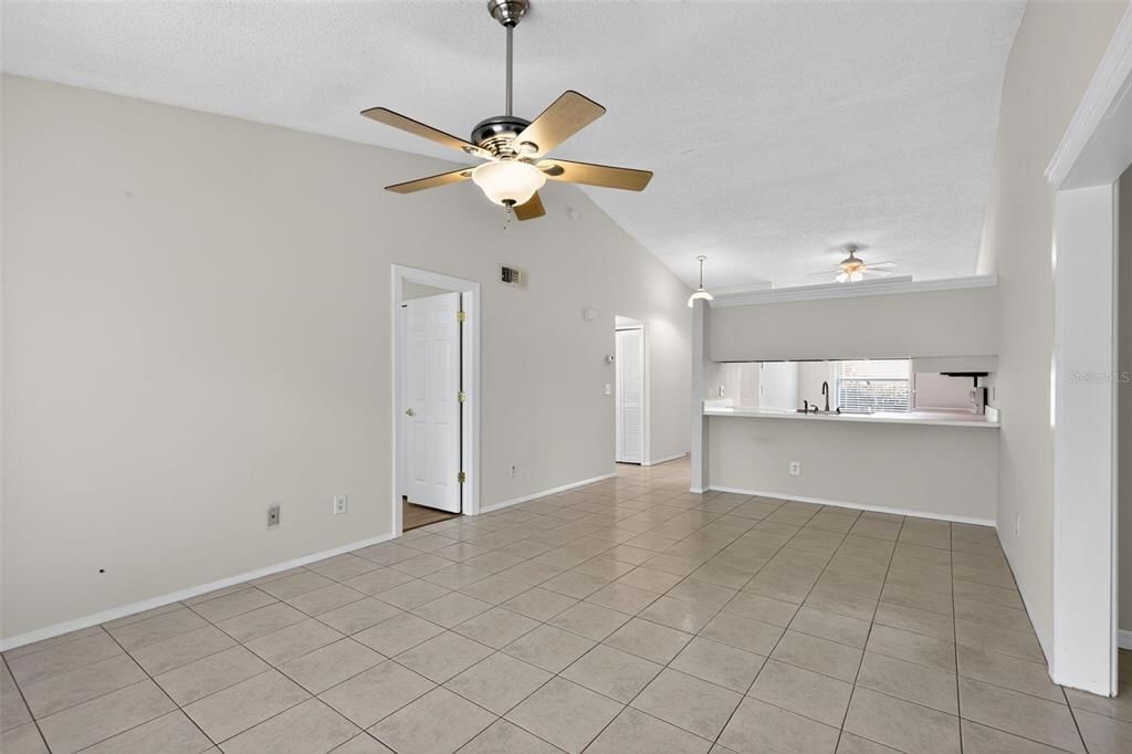 Active With Contract: $199,900 (2 beds, 2 baths, 1104 Square Feet)