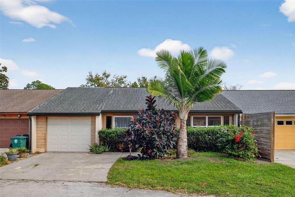 Active With Contract: $199,900 (2 beds, 2 baths, 1104 Square Feet)