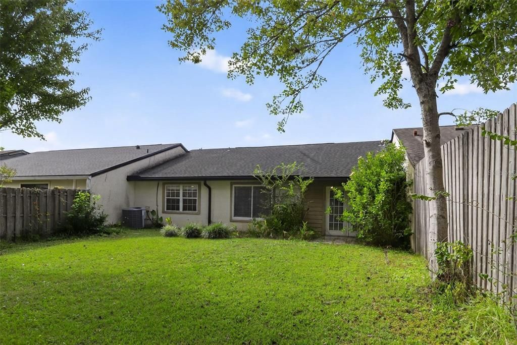 Active With Contract: $199,900 (2 beds, 2 baths, 1104 Square Feet)