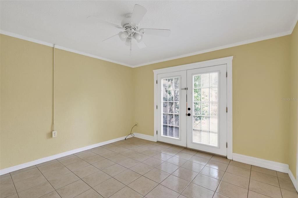 Active With Contract: $199,900 (2 beds, 2 baths, 1104 Square Feet)