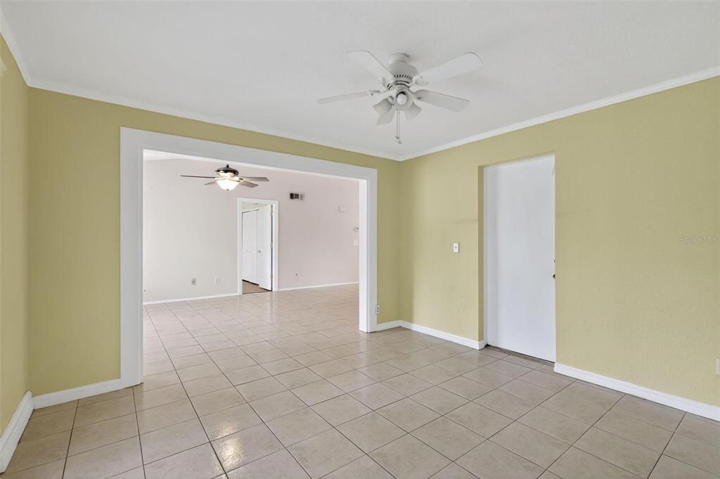 Active With Contract: $199,900 (2 beds, 2 baths, 1104 Square Feet)