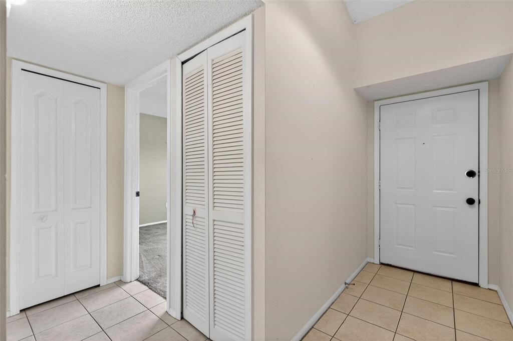 Active With Contract: $199,900 (2 beds, 2 baths, 1104 Square Feet)