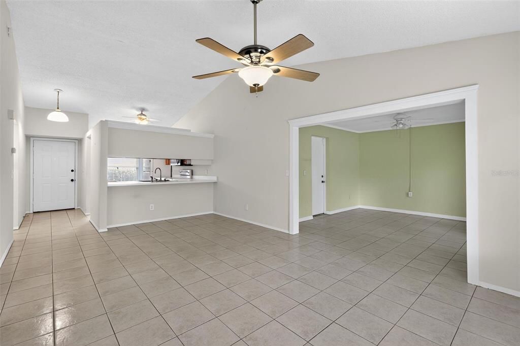 Active With Contract: $199,900 (2 beds, 2 baths, 1104 Square Feet)
