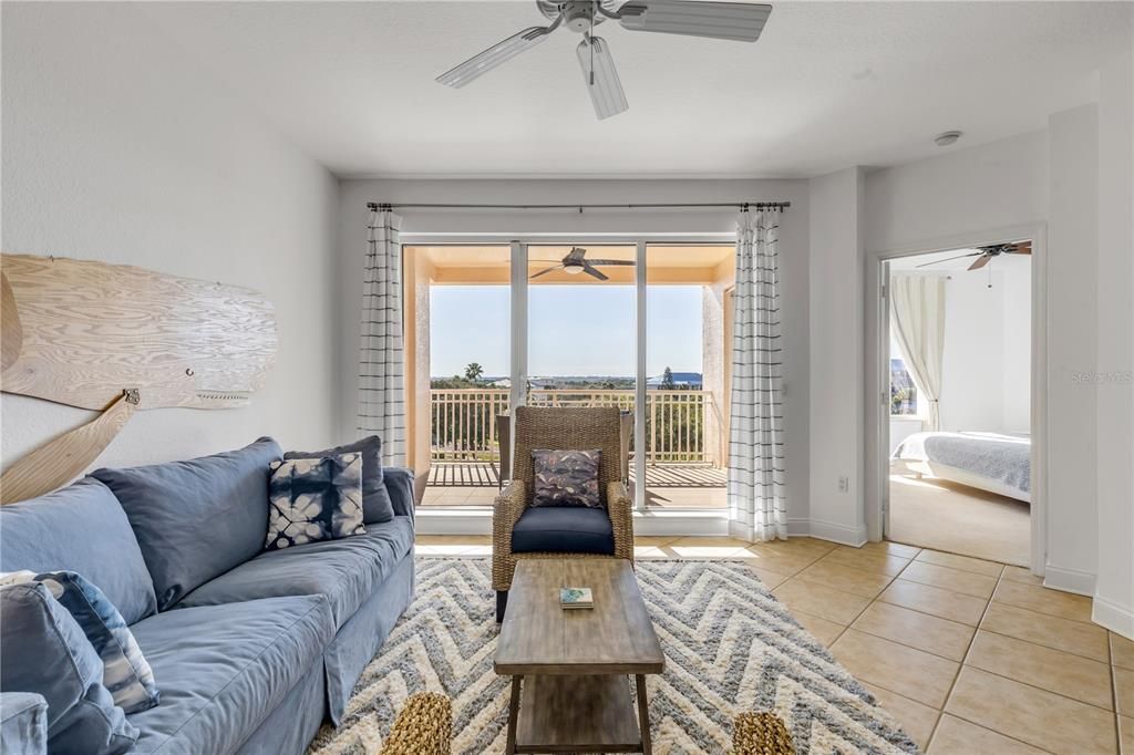 Под контрактом: $645,000 (3 спален, 2 ванн, 1450 Квадратных фут)