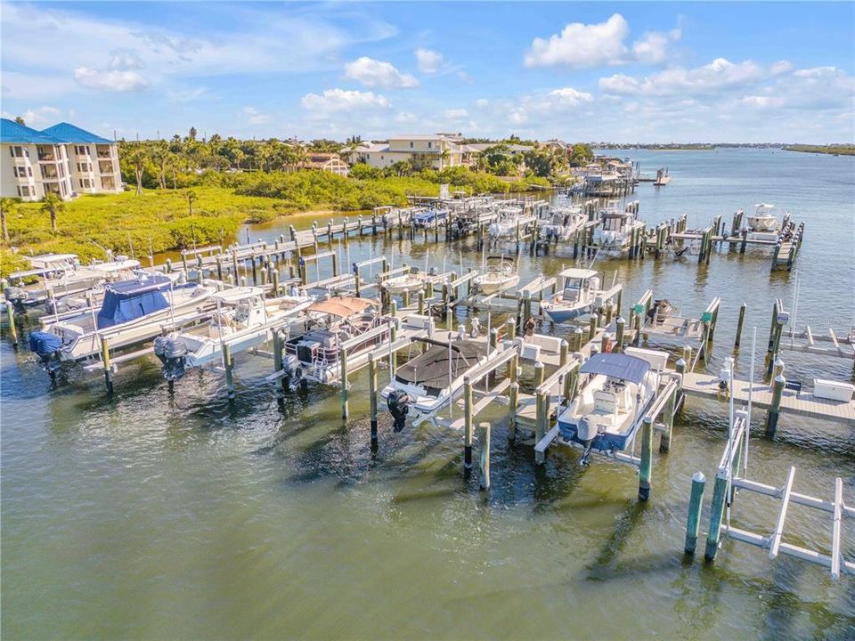 Под контрактом: $645,000 (3 спален, 2 ванн, 1450 Квадратных фут)