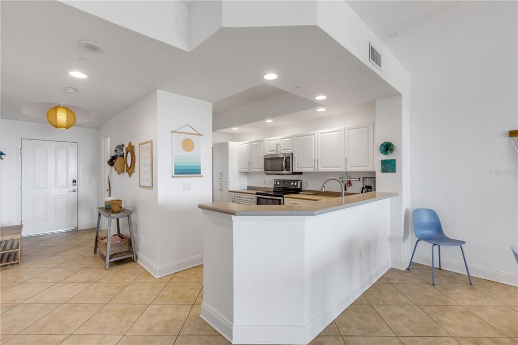 Под контрактом: $645,000 (3 спален, 2 ванн, 1450 Квадратных фут)