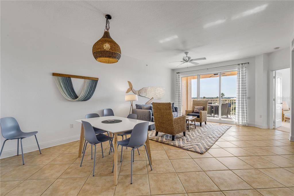 Под контрактом: $645,000 (3 спален, 2 ванн, 1450 Квадратных фут)