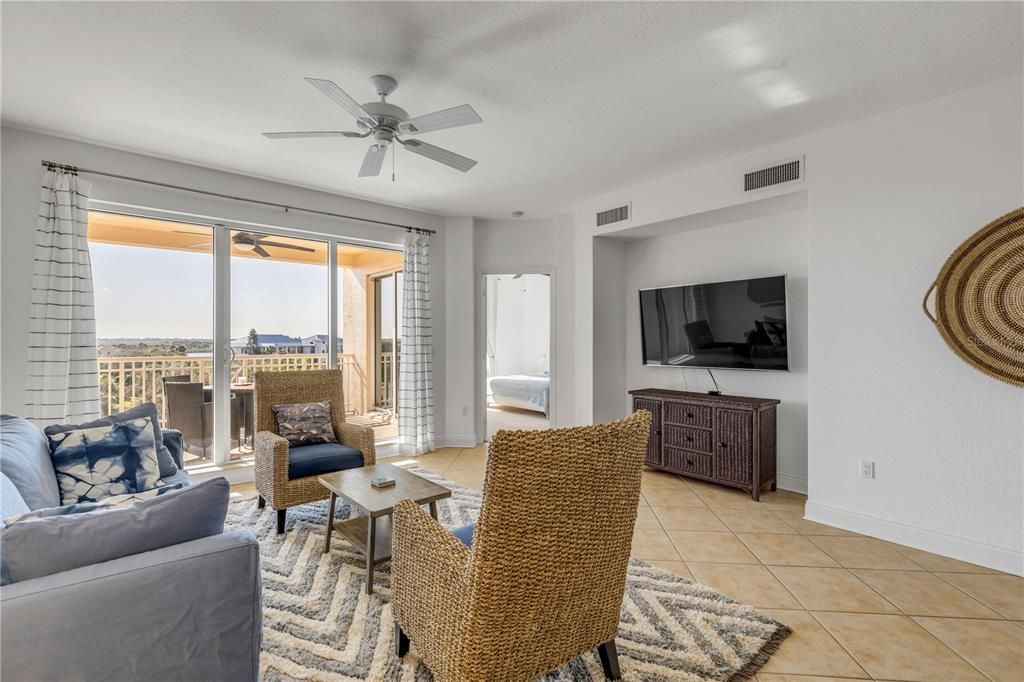 Под контрактом: $645,000 (3 спален, 2 ванн, 1450 Квадратных фут)