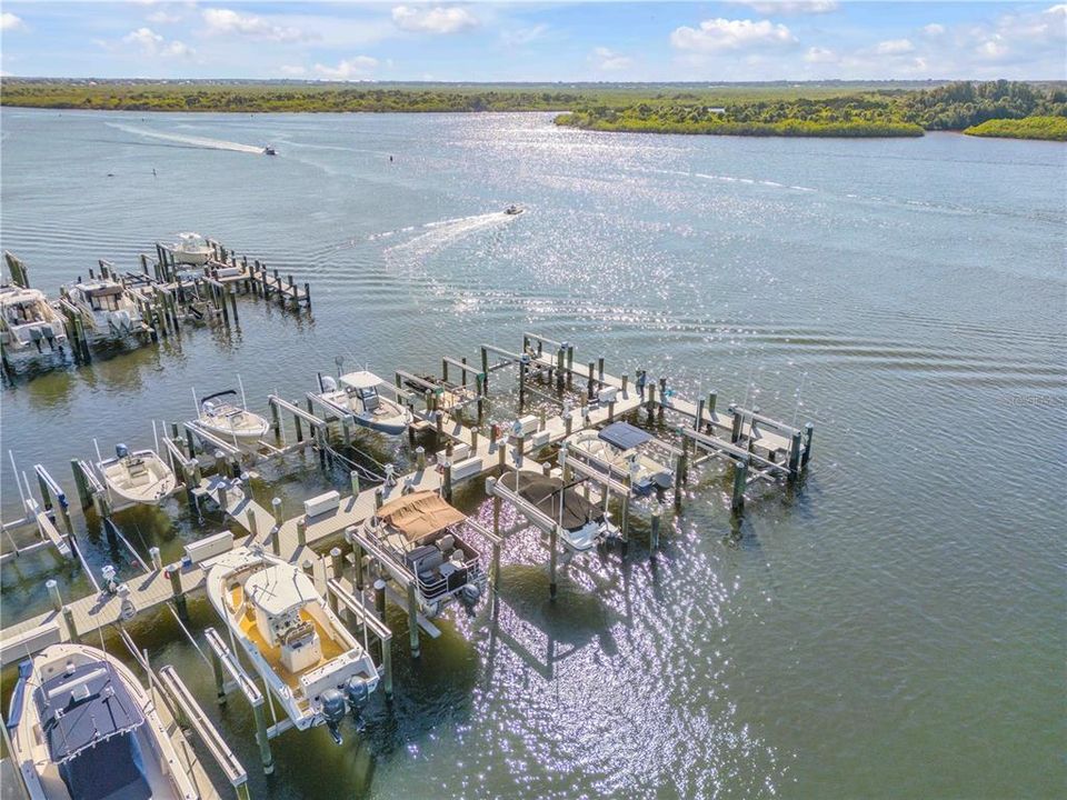 Под контрактом: $645,000 (3 спален, 2 ванн, 1450 Квадратных фут)