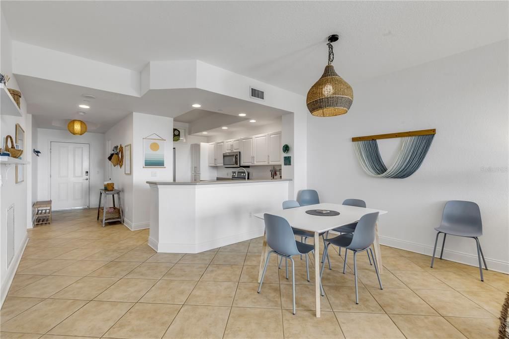 Под контрактом: $645,000 (3 спален, 2 ванн, 1450 Квадратных фут)