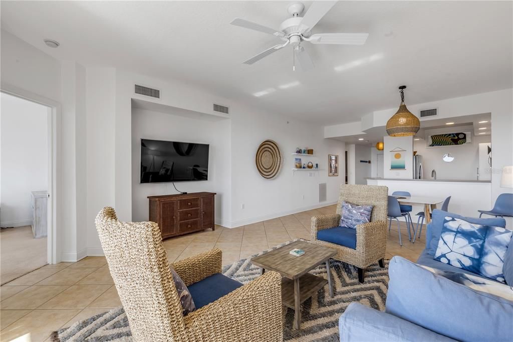 Под контрактом: $645,000 (3 спален, 2 ванн, 1450 Квадратных фут)