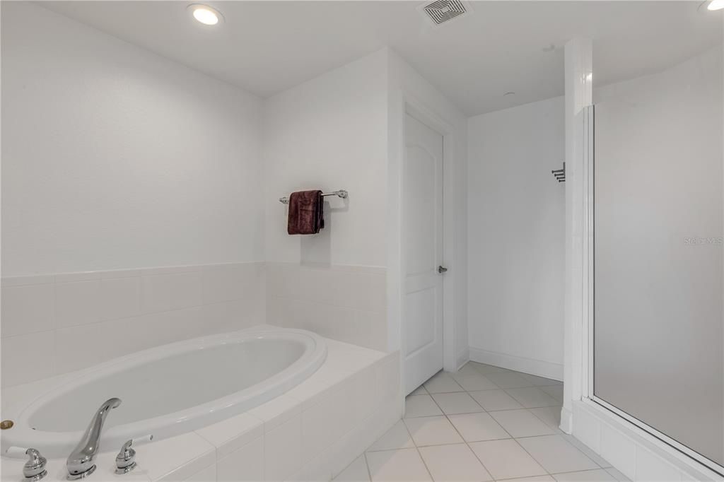 Под контрактом: $645,000 (3 спален, 2 ванн, 1450 Квадратных фут)