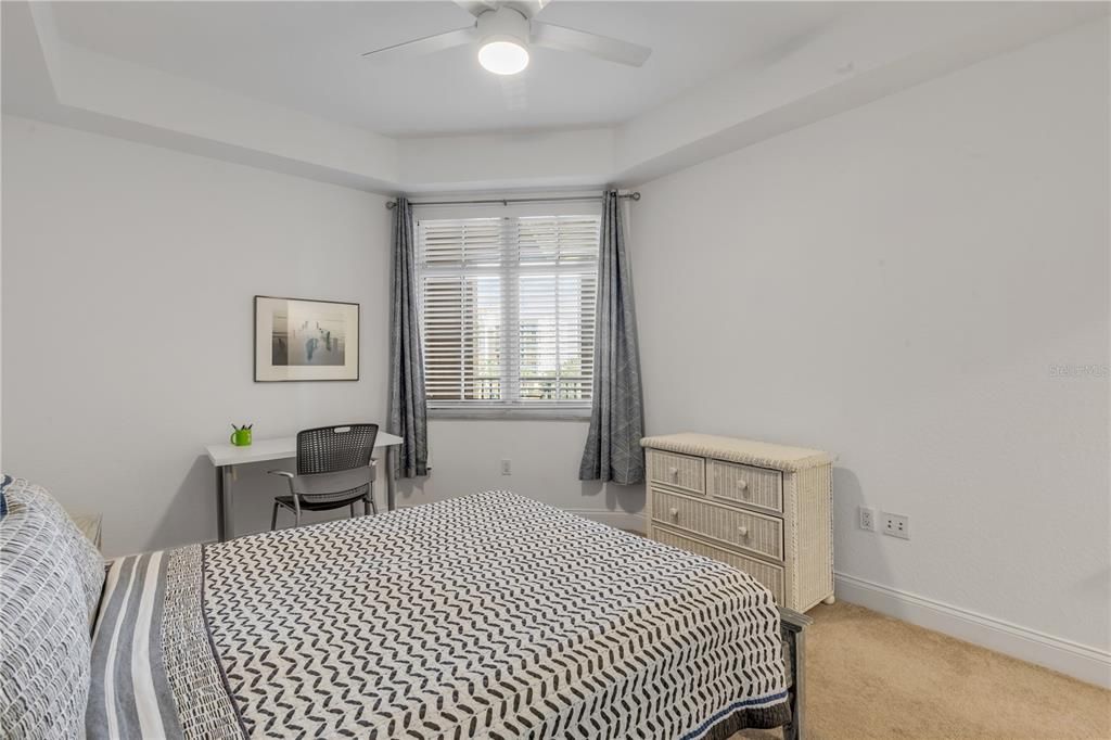 Под контрактом: $645,000 (3 спален, 2 ванн, 1450 Квадратных фут)