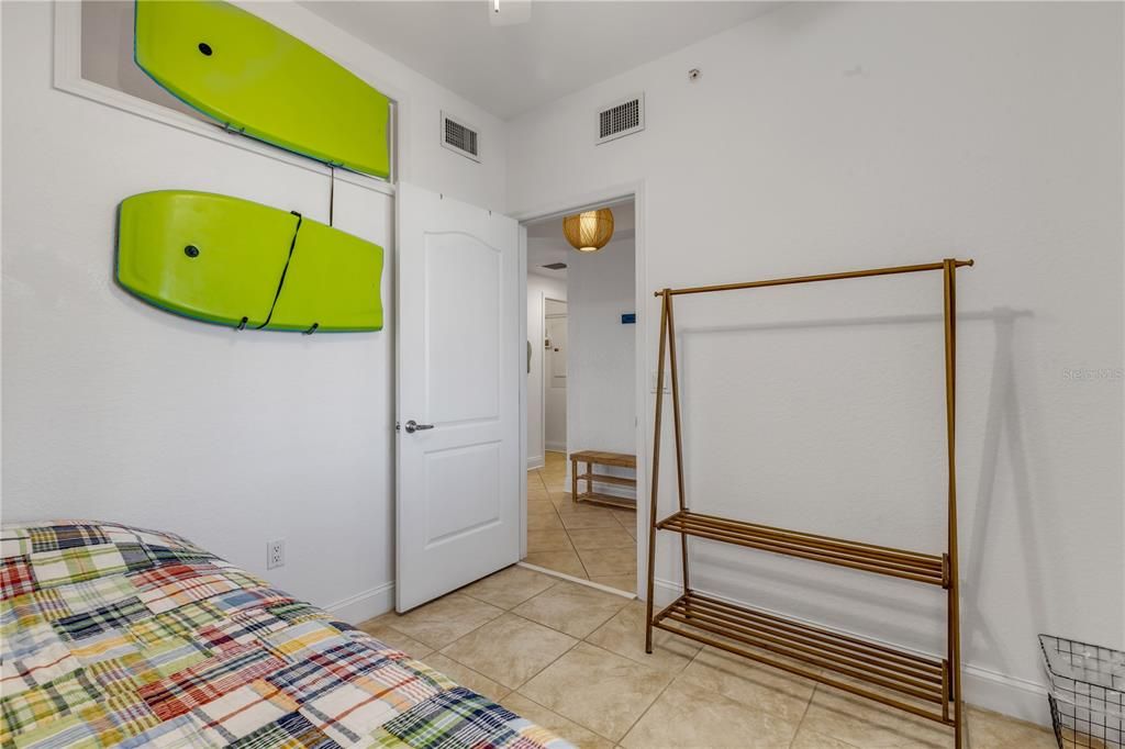 Под контрактом: $645,000 (3 спален, 2 ванн, 1450 Квадратных фут)