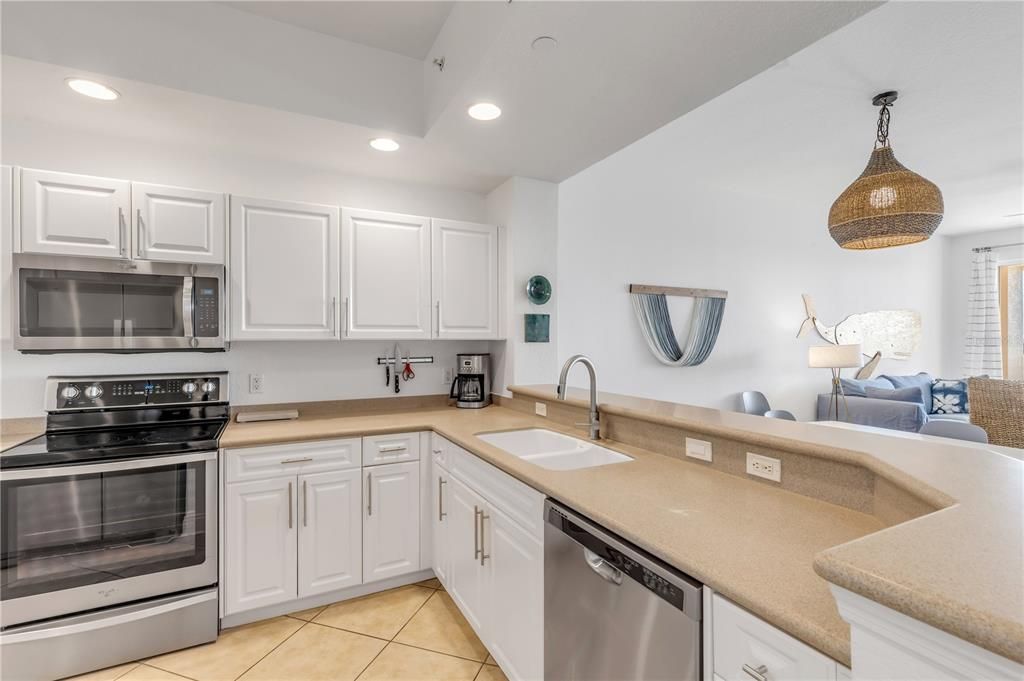 Под контрактом: $645,000 (3 спален, 2 ванн, 1450 Квадратных фут)