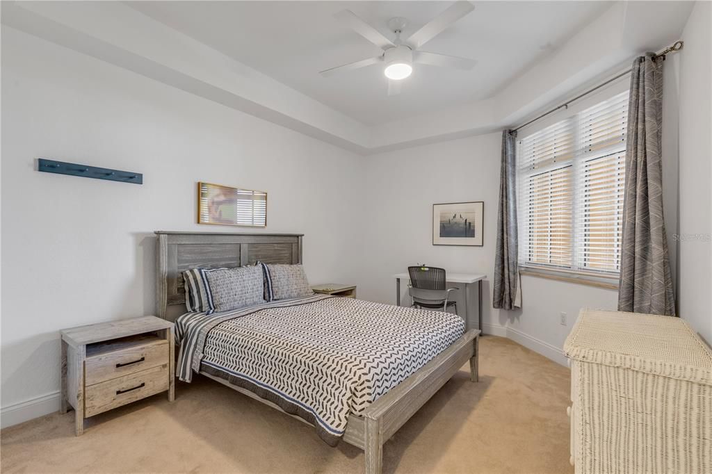 Под контрактом: $645,000 (3 спален, 2 ванн, 1450 Квадратных фут)